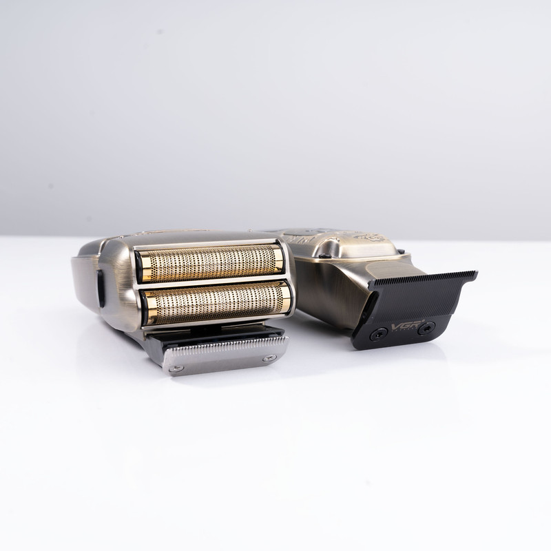 ماشین اصلاح سر و صورت دوقلو وی جی آر مدل V-641-ست ماشین اصلاح موی سر و صورت وی جی آر مدل V-641، ترکیبی از زیبایی، دقت و کارایی است. این مجموعه شامل دو دستگاه اصلاح کننده است: یک تریمر با تیغه‌های سرامیکی برای دقت بالا و یک ماشین اصلاح فویلی با تیغه‌های تیتانیومی برای اصلاح نرم و راحت. هر دو دستگاه ب ...
